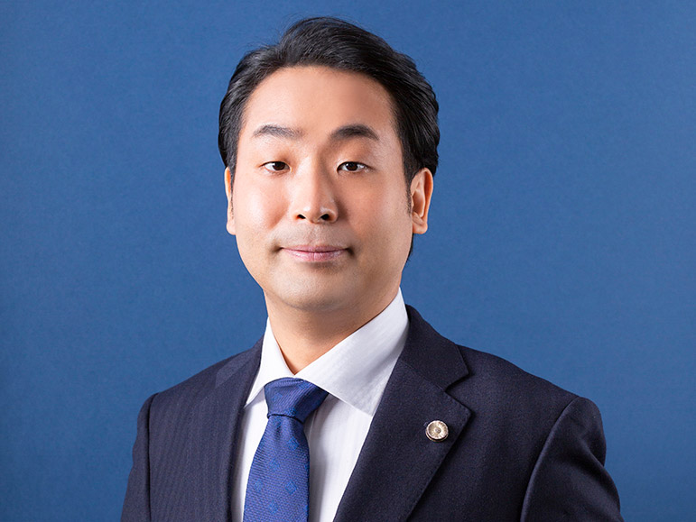 弁護士:笠井利哉 (東京弁護士会所属)